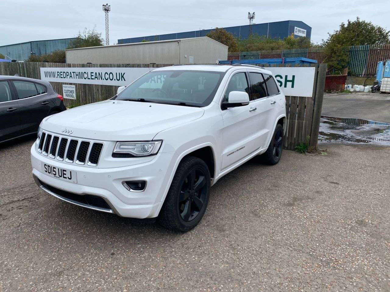 A 2015 JEEP GRAND CHEROKEE 3.0 V6 CRD Overland SUV 5dr Diesel Auto 4WD Euro 5 (247 bhp) A 2015 JEEP GRAND CHEROKEE 3.0 V6 CRD Overland SUV 5dr Diesel Auto 4WD Euro 5 (247 bhp)