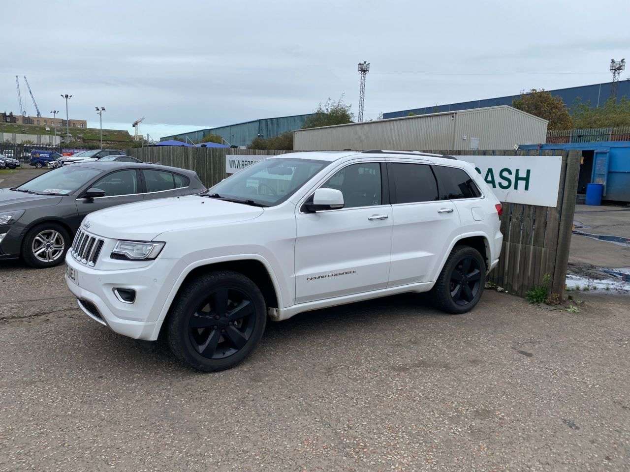 A 2015 JEEP GRAND CHEROKEE 3.0 V6 CRD Overland SUV 5dr Diesel Auto 4WD Euro 5 (247 bhp) A 2015 JEEP GRAND CHEROKEE 3.0 V6 CRD Overland SUV 5dr Diesel Auto 4WD Euro 5 (247 bhp)
