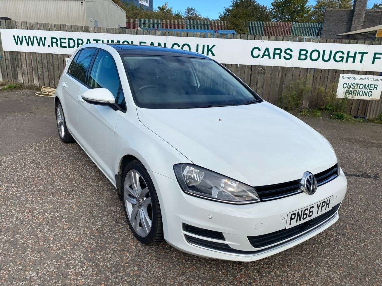 A 2016 VOLKSWAGEN GOLF 1.6 TDI BlueMotion Tech GT Edition Hatchback 5dr Diesel Manual Euro 6 (s/s) A 2016 VOLKSWAGEN GOLF 1.6 TDI BlueMotion Tech GT Edition Hatchback 5dr Diesel Manual Euro 6 (s/s)