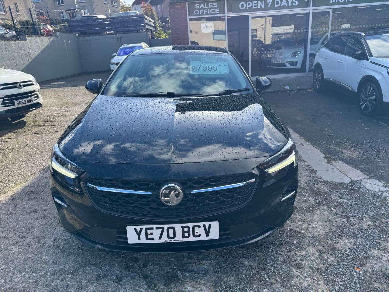 A 2020 VAUXHALL INSIGNIA 2.0 CDTi SE Nav Hatchback 5dr Diesel Manual Euro 5 (160 ps) A 2020 VAUXHALL INSIGNIA 2.0 CDTi SE Nav Hatchback 5dr Diesel Manual Euro 5 (160 ps)