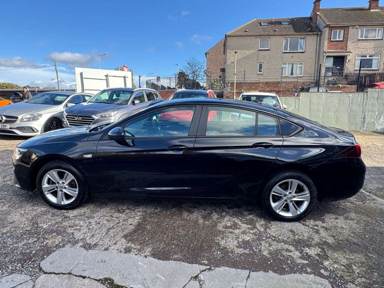 A 2020 VAUXHALL INSIGNIA 2.0 CDTi SE Nav Hatchback 5dr Diesel Manual Euro 5 (160 ps) A 2020 VAUXHALL INSIGNIA 2.0 CDTi SE Nav Hatchback 5dr Diesel Manual Euro 5 (160 ps)