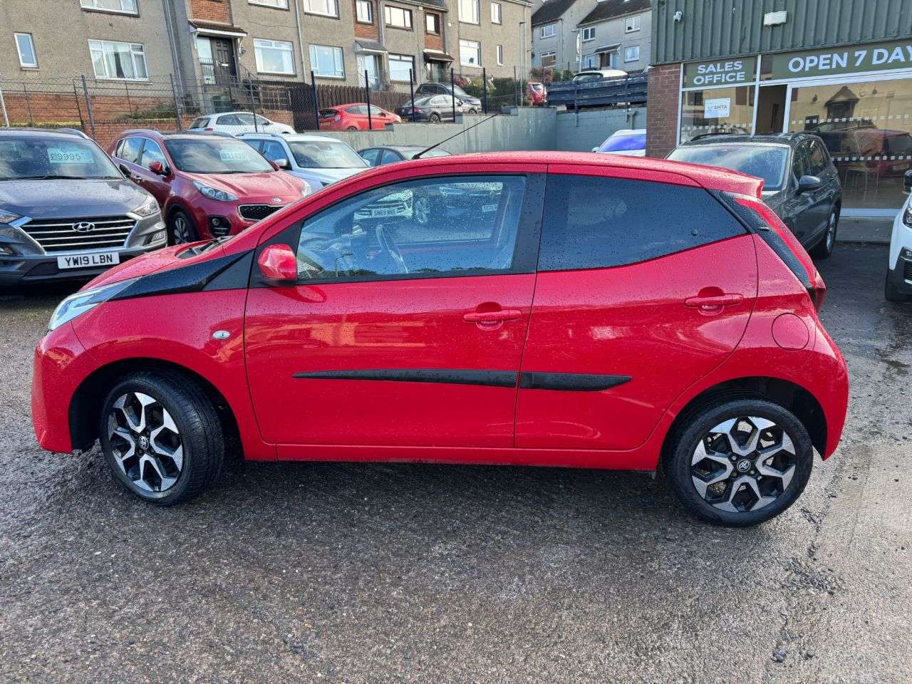 A 2018 TOYOTA AYGO 1.0 VVT-i x-plore Hatchback 5dr Petrol Manual Euro 6 (71 ps) A 2018 TOYOTA AYGO 1.0 VVT-i x-plore Hatchback 5dr Petrol Manual Euro 6 (71 ps)