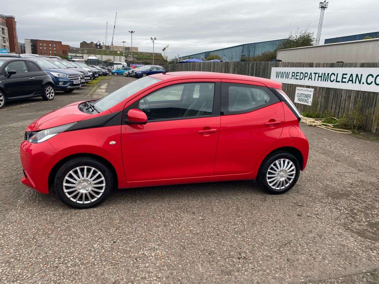 A 2016 TOYOTA AYGO 1.0 VVT-i x-play Hatchback 5dr Petrol Manual Euro 6 (68 ps) A 2016 TOYOTA AYGO 1.0 VVT-i x-play Hatchback 5dr Petrol Manual Euro 6 (68 ps)