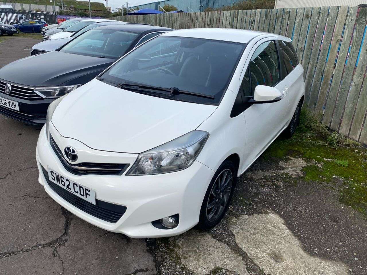 A 2012 TOYOTA YARIS 1.33 Dual VVT-i Trend Hatchback 3dr Petrol Manual Euro 5 (101 ps) A 2012 TOYOTA YARIS 1.33 Dual VVT-i Trend Hatchback 3dr Petrol Manual Euro 5 (101 ps)