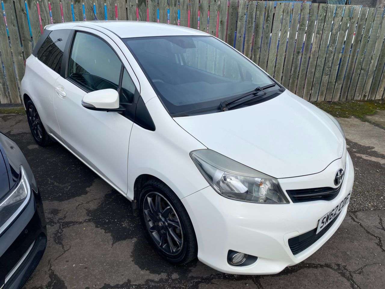 A 2012 TOYOTA YARIS 1.33 Dual VVT-i Trend Hatchback 3dr Petrol Manual Euro 5 (101 ps) A 2012 TOYOTA YARIS 1.33 Dual VVT-i Trend Hatchback 3dr Petrol Manual Euro 5 (101 ps)