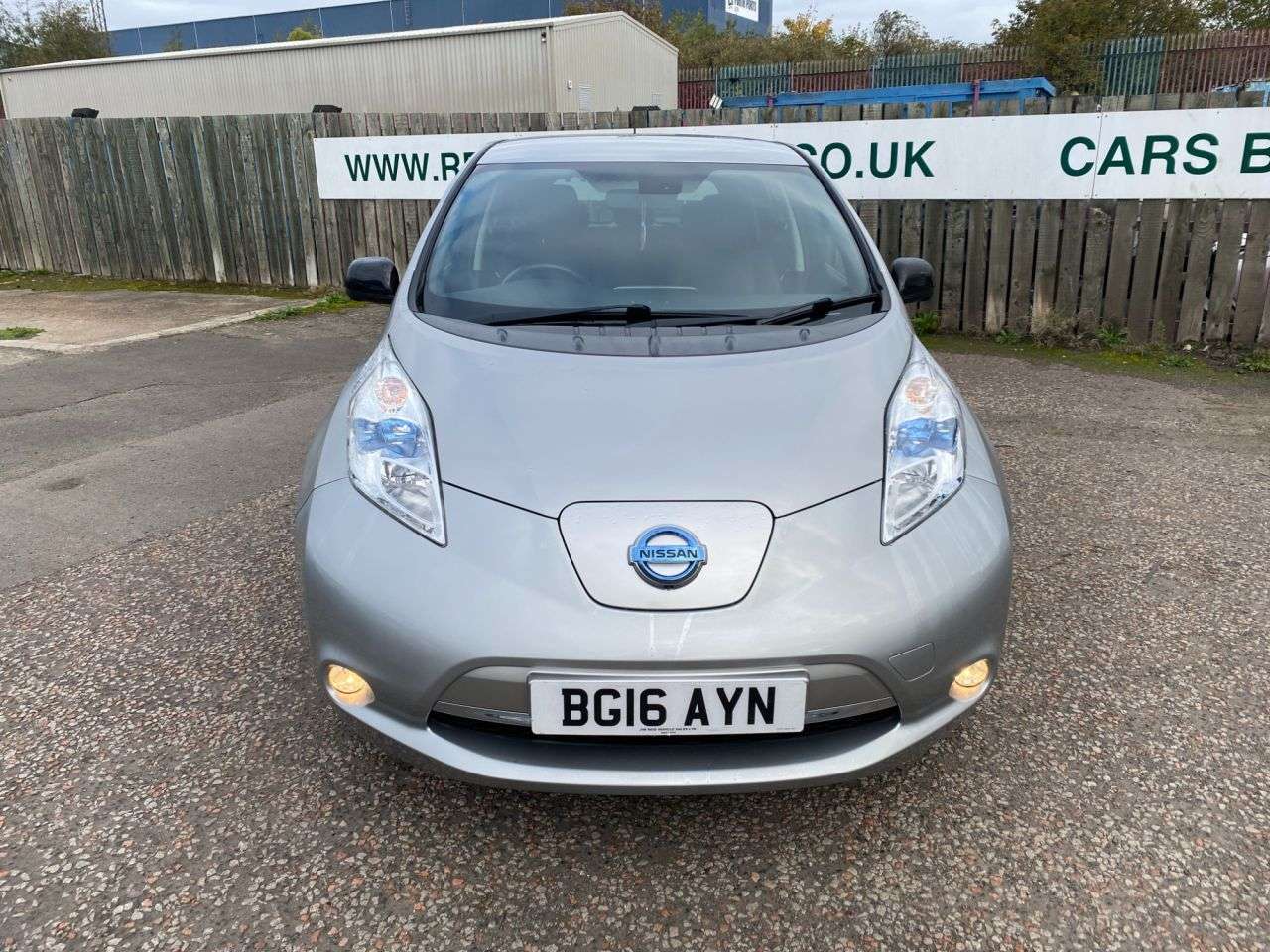 A 2016 NISSAN LEAF 24kWh Tekna Hatchback 5dr Electric Auto (107 bhp) A 2016 NISSAN LEAF 24kWh Tekna Hatchback 5dr Electric Auto (107 bhp)