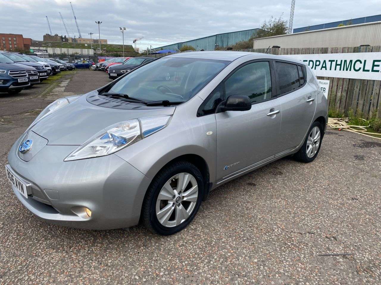 A 2016 NISSAN LEAF 24kWh Tekna Hatchback 5dr Electric Auto (107 bhp) A 2016 NISSAN LEAF 24kWh Tekna Hatchback 5dr Electric Auto (107 bhp)