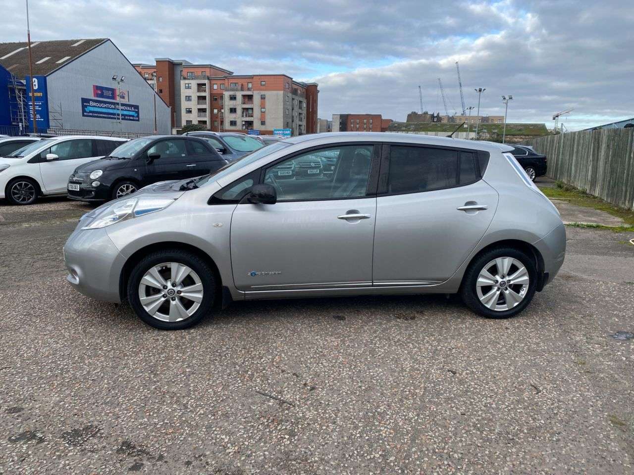 A 2016 NISSAN LEAF 24kWh Tekna Hatchback 5dr Electric Auto (107 bhp) A 2016 NISSAN LEAF 24kWh Tekna Hatchback 5dr Electric Auto (107 bhp)
