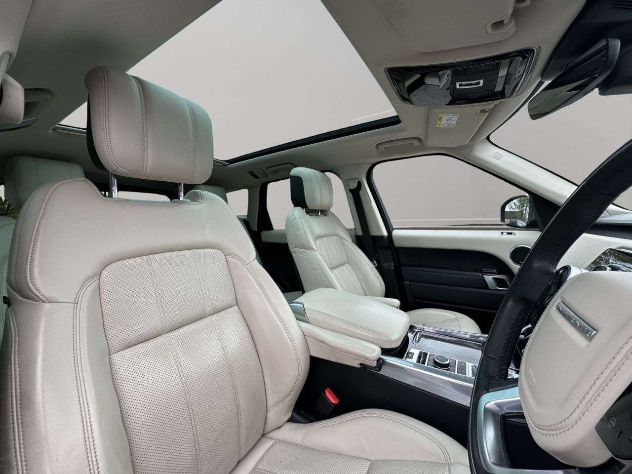 A 2021 LAND ROVER RANGE ROVER SPORT 3.0 D300 MHEV HSE Silver SUV 5dr Diesel Auto 4WD Euro 6 (s/s) (300 ps) D300 A 2021 LAND ROVER RANGE ROVER SPORT 3.0 D300 MHEV HSE Silver SUV 5dr Diesel Auto 4WD Euro 6 (s/s) (300 ps) D300