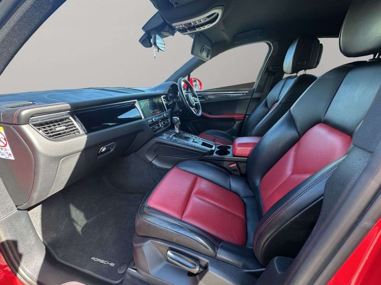 A 2020 PORSCHE MACAN V6 S SUV Petrol PDK 4WD 3.0T 355 BHP A 2020 PORSCHE MACAN V6 S SUV Petrol PDK 4WD 3.0T 355 BHP