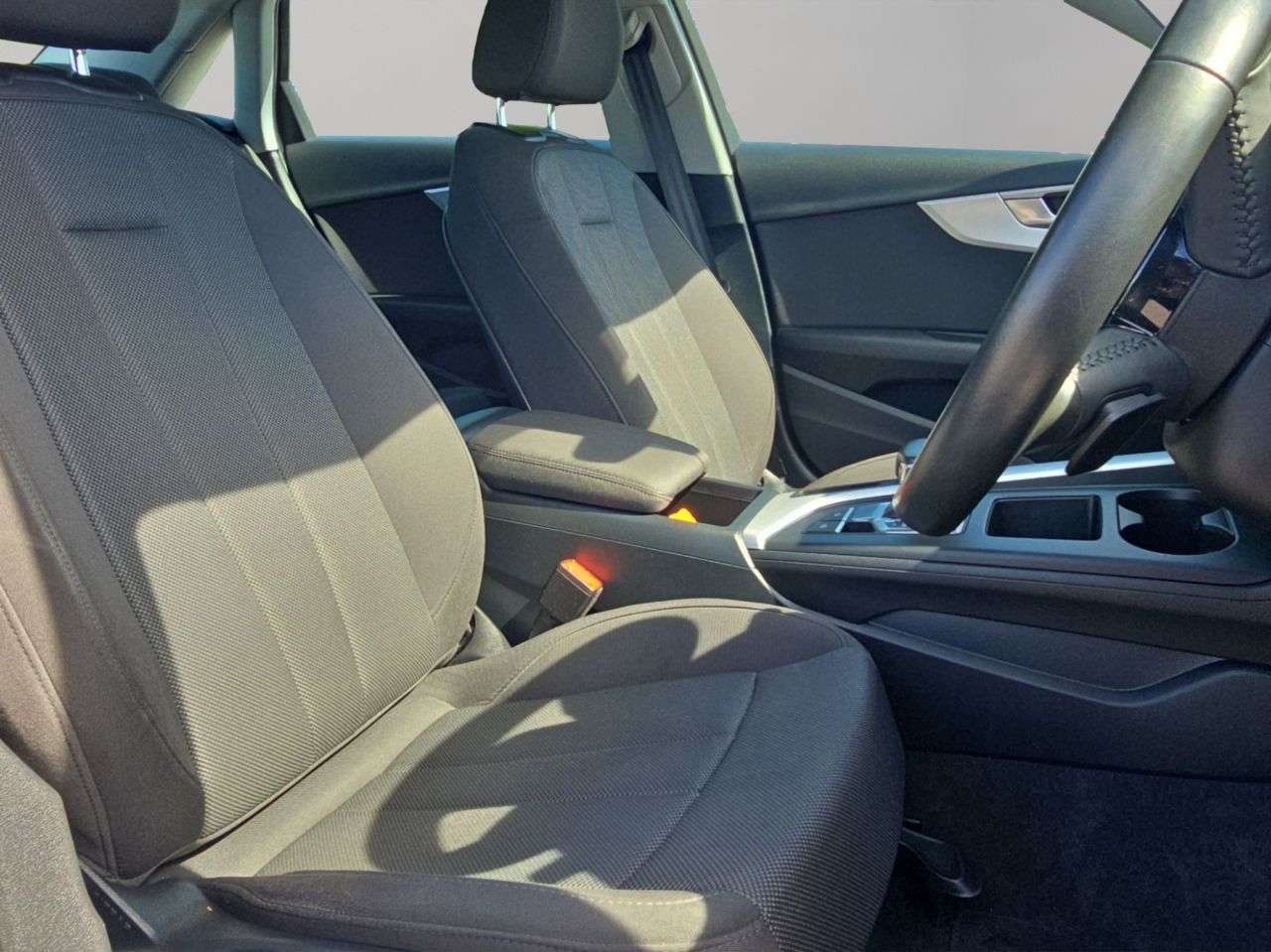 A 2020 AUDI A4 35 Technik S Tronic 2.0 TDI 163 BHP * PARKING SENSORS, APPLE CARPLAY * A 2020 AUDI A4 35 Technik S Tronic 2.0 TDI 163 BHP * PARKING SENSORS, APPLE CARPLAY *