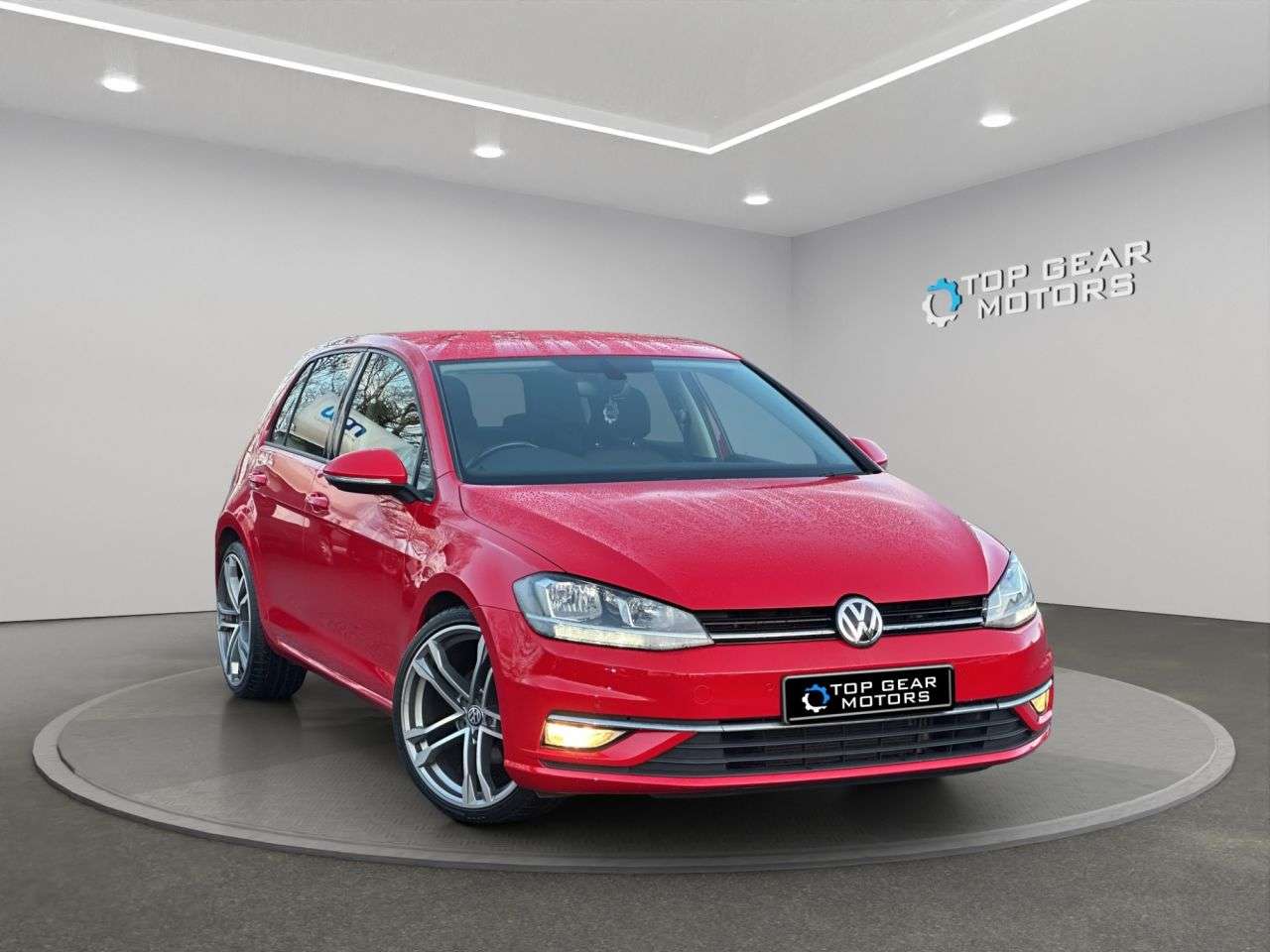 A 2017 VOLKSWAGEN GOLF BlueMotion Tech GT Hatchback 5dr Manual 1.6 TDI 116BHP LOW ROAD TAX // GT S A 2017 VOLKSWAGEN GOLF BlueMotion Tech GT Hatchback 5dr Manual 1.6 TDI 116BHP LOW ROAD TAX // GT S