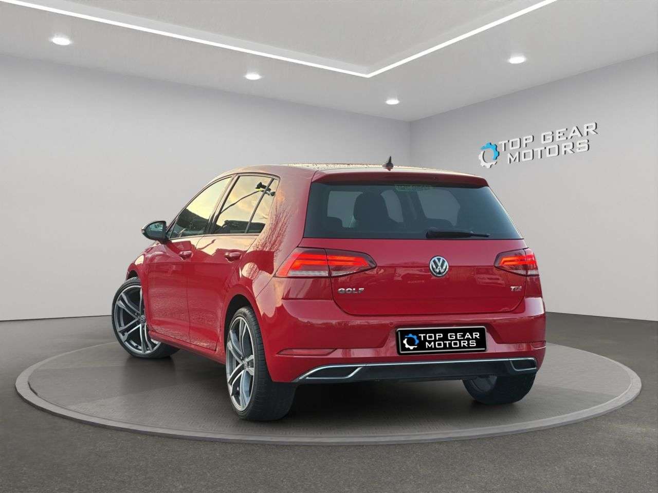 A 2017 VOLKSWAGEN GOLF BlueMotion Tech GT Hatchback 5dr Manual 1.6 TDI 116BHP LOW ROAD TAX // GT S A 2017 VOLKSWAGEN GOLF BlueMotion Tech GT Hatchback 5dr Manual 1.6 TDI 116BHP LOW ROAD TAX // GT S