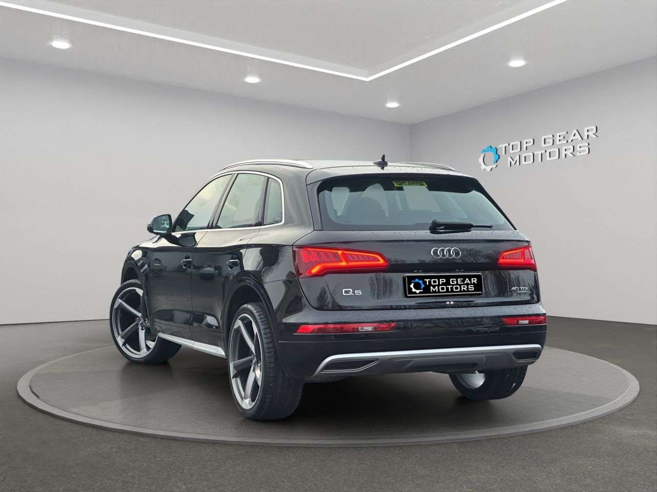 A 2019 AUDI Q5 Quattro 40 Sport S Tronic 2.0 TDI 190 BHP AWD / 4X4 FSH, X2 KEYS, FULL LEAT A 2019 AUDI Q5 Quattro 40 Sport S Tronic 2.0 TDI 190 BHP AWD / 4X4 FSH, X2 KEYS, FULL LEAT