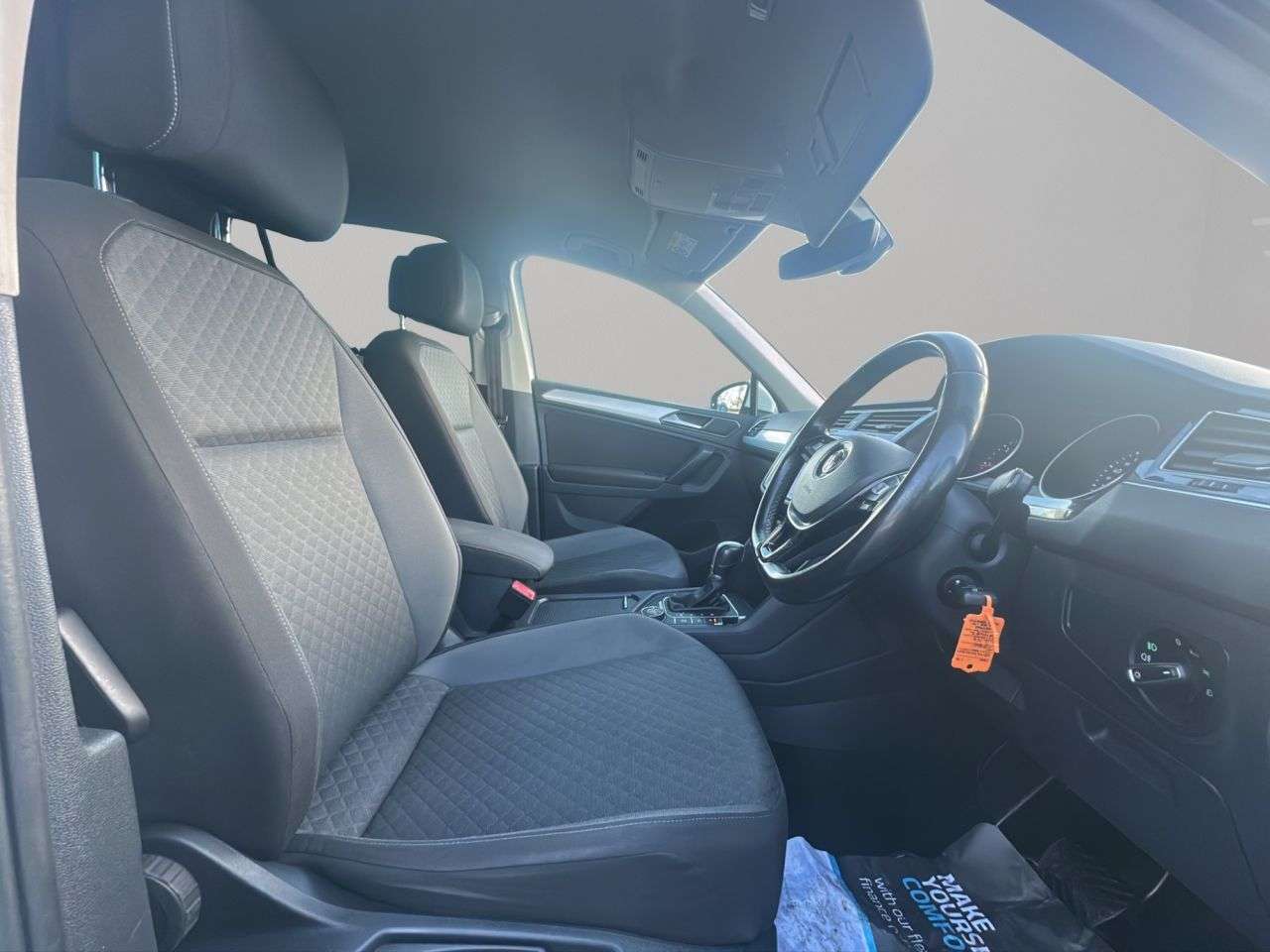 A 2017 VOLKSWAGEN TIGUAN 4Motion BlueMotion Tech SE Navigation DSG 2.0 TDI 150 BHP AWD / 4X4 *FULL S A 2017 VOLKSWAGEN TIGUAN 4Motion BlueMotion Tech SE Navigation DSG 2.0 TDI 150 BHP AWD / 4X4 *FULL S