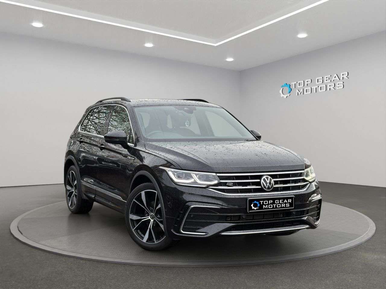 A 2022 VOLKSWAGEN TIGUAN 2.0 TDI R-Line DSG 150 BHP FULL VW SERVICE HISTORY A 2022 VOLKSWAGEN TIGUAN 2.0 TDI R-Line DSG 150 BHP FULL VW SERVICE HISTORY