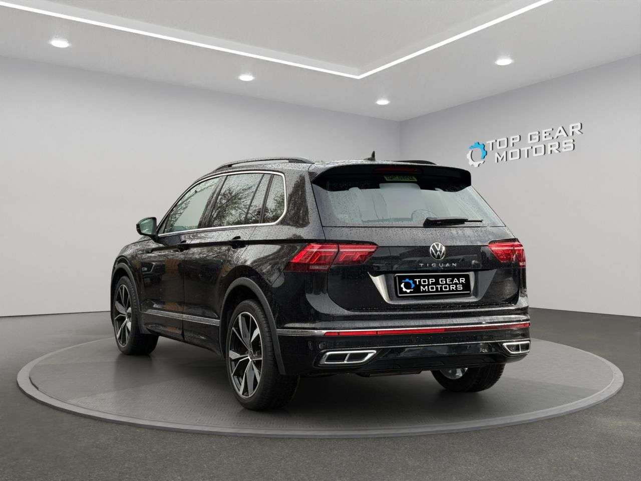 A 2022 VOLKSWAGEN TIGUAN 2.0 TDI R-Line DSG 150 BHP FULL VW SERVICE HISTORY A 2022 VOLKSWAGEN TIGUAN 2.0 TDI R-Line DSG 150 BHP FULL VW SERVICE HISTORY