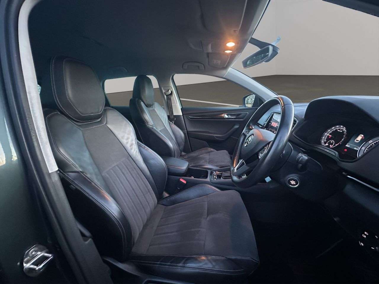 A 2018 SKODA KAROQ SE L SUV 5dr Diesel DSG 1.6 TDI 115 BHP A 2018 SKODA KAROQ SE L SUV 5dr Diesel DSG 1.6 TDI 115 BHP