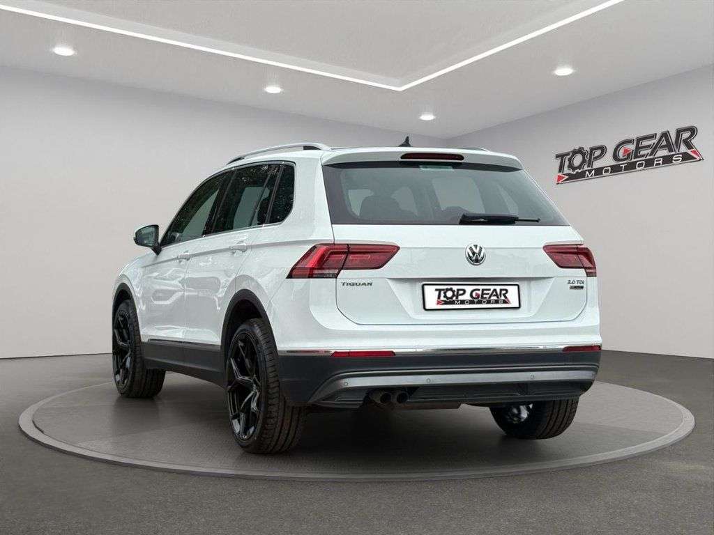A 2017 VOLKSWAGEN TIGUAN 2.0 TDI BlueMotion Tech SEL SUV 5dr Diesel DSG 4Motion Euro 6 (s/s) (150 ps A 2017 VOLKSWAGEN TIGUAN 2.0 TDI BlueMotion Tech SEL SUV 5dr Diesel DSG 4Motion Euro 6 (s/s) (150 ps