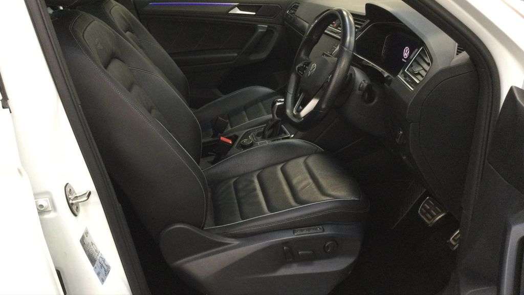A 2021 VOLKSWAGEN TIGUAN 2.0 TDI R-Line SUV 5dr Diesel DSG 4Motion Euro 6 (s/s) (200 ps) A 2021 VOLKSWAGEN TIGUAN 2.0 TDI R-Line SUV 5dr Diesel DSG 4Motion Euro 6 (s/s) (200 ps)