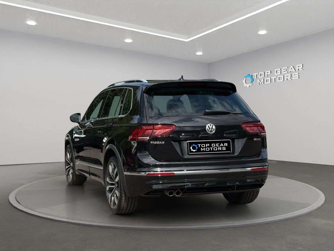 A 2019 VOLKSWAGEN TIGUAN 2.0 TDI R-Line SUV 5dr Diesel DSG Euro 6 (s/s) (150 ps) A 2019 VOLKSWAGEN TIGUAN 2.0 TDI R-Line SUV 5dr Diesel DSG Euro 6 (s/s) (150 ps)