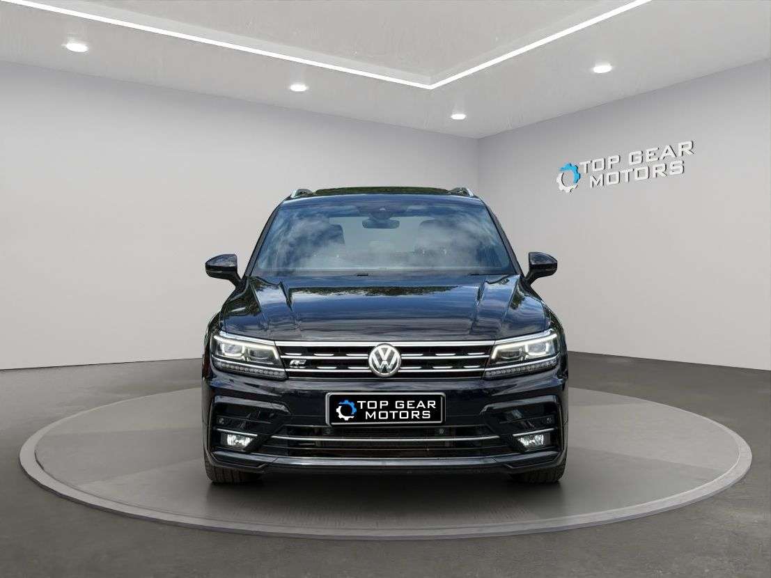 A 2019 VOLKSWAGEN TIGUAN 2.0 TDI R-Line SUV 5dr Diesel DSG Euro 6 (s/s) (150 ps) A 2019 VOLKSWAGEN TIGUAN 2.0 TDI R-Line SUV 5dr Diesel DSG Euro 6 (s/s) (150 ps)