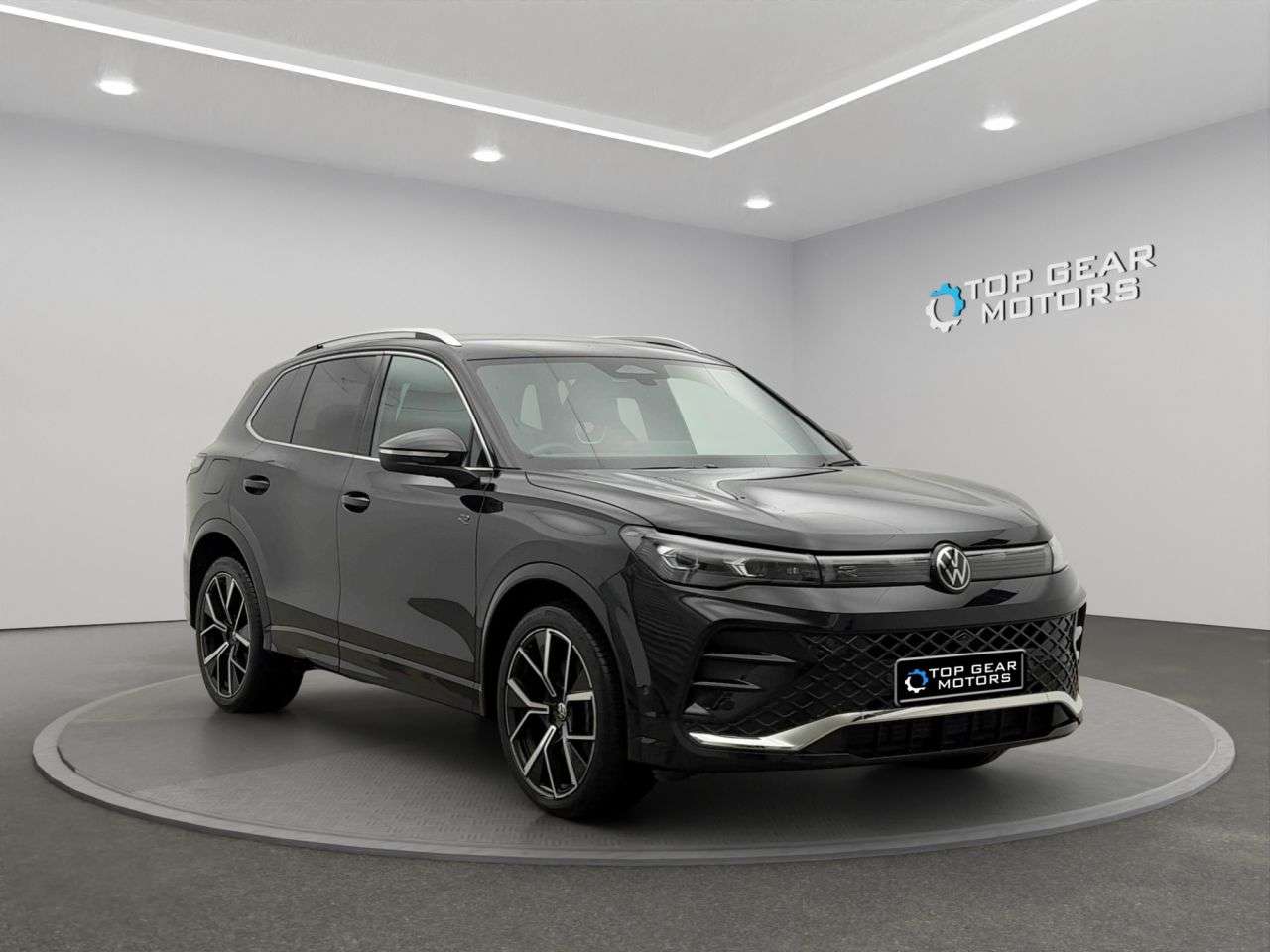 A 2024 VOLKSWAGEN TIGUAN 2.0 TDI R-Line SUV 5dr Diesel DSG Euro 6 (s/s) (150 ps) A 2024 VOLKSWAGEN TIGUAN 2.0 TDI R-Line SUV 5dr Diesel DSG Euro 6 (s/s) (150 ps)