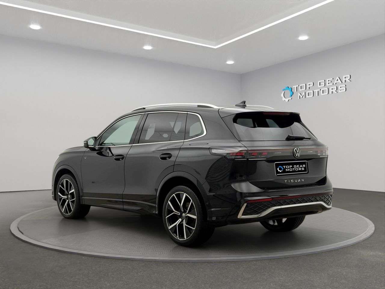 A 2024 VOLKSWAGEN TIGUAN 2.0 TDI R-Line SUV 5dr Diesel DSG Euro 6 (s/s) (150 ps) A 2024 VOLKSWAGEN TIGUAN 2.0 TDI R-Line SUV 5dr Diesel DSG Euro 6 (s/s) (150 ps)