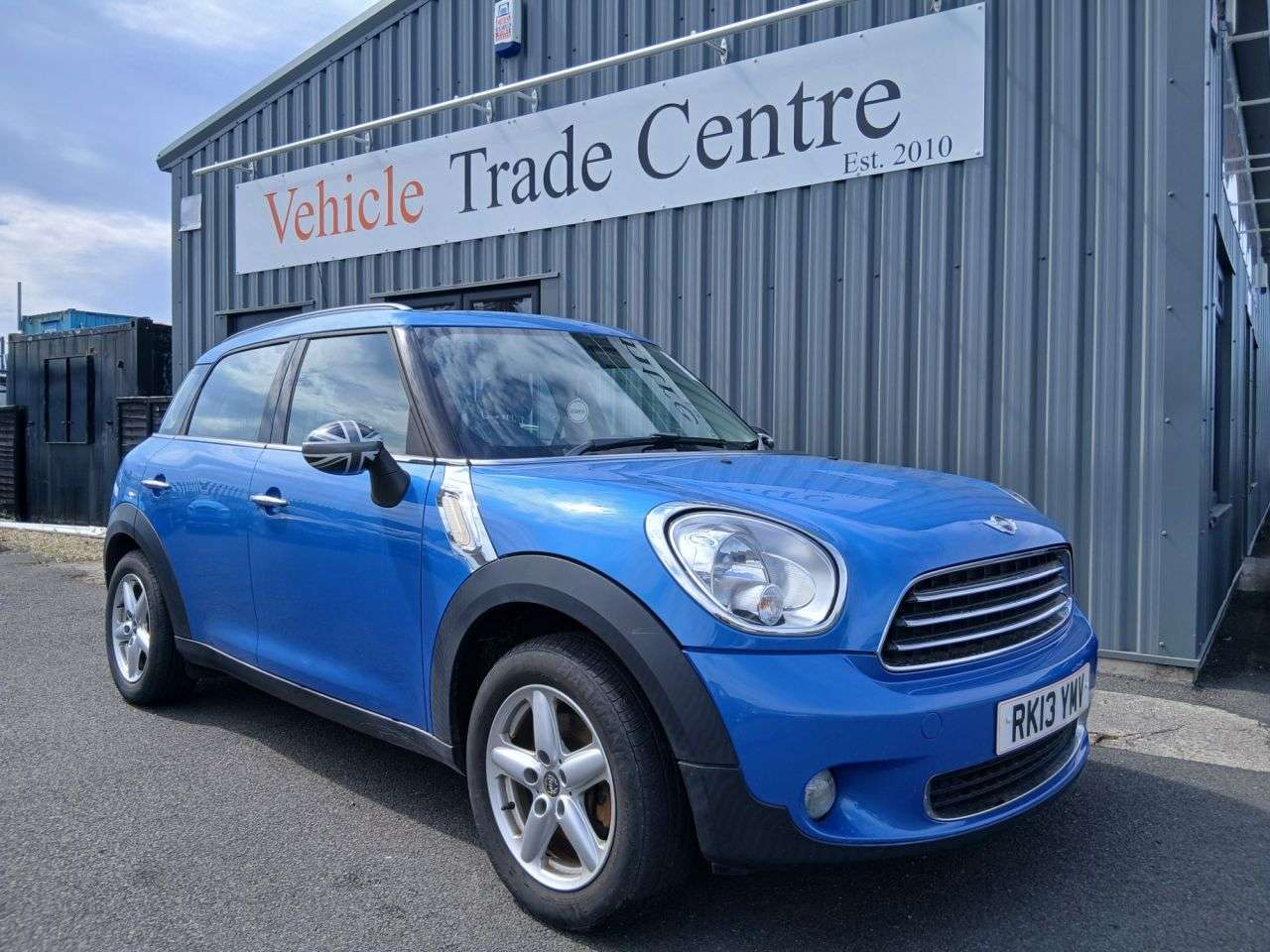 A 2013 MINI MINI COUNTRYMAN ONE A 2013 MINI MINI COUNTRYMAN ONE
