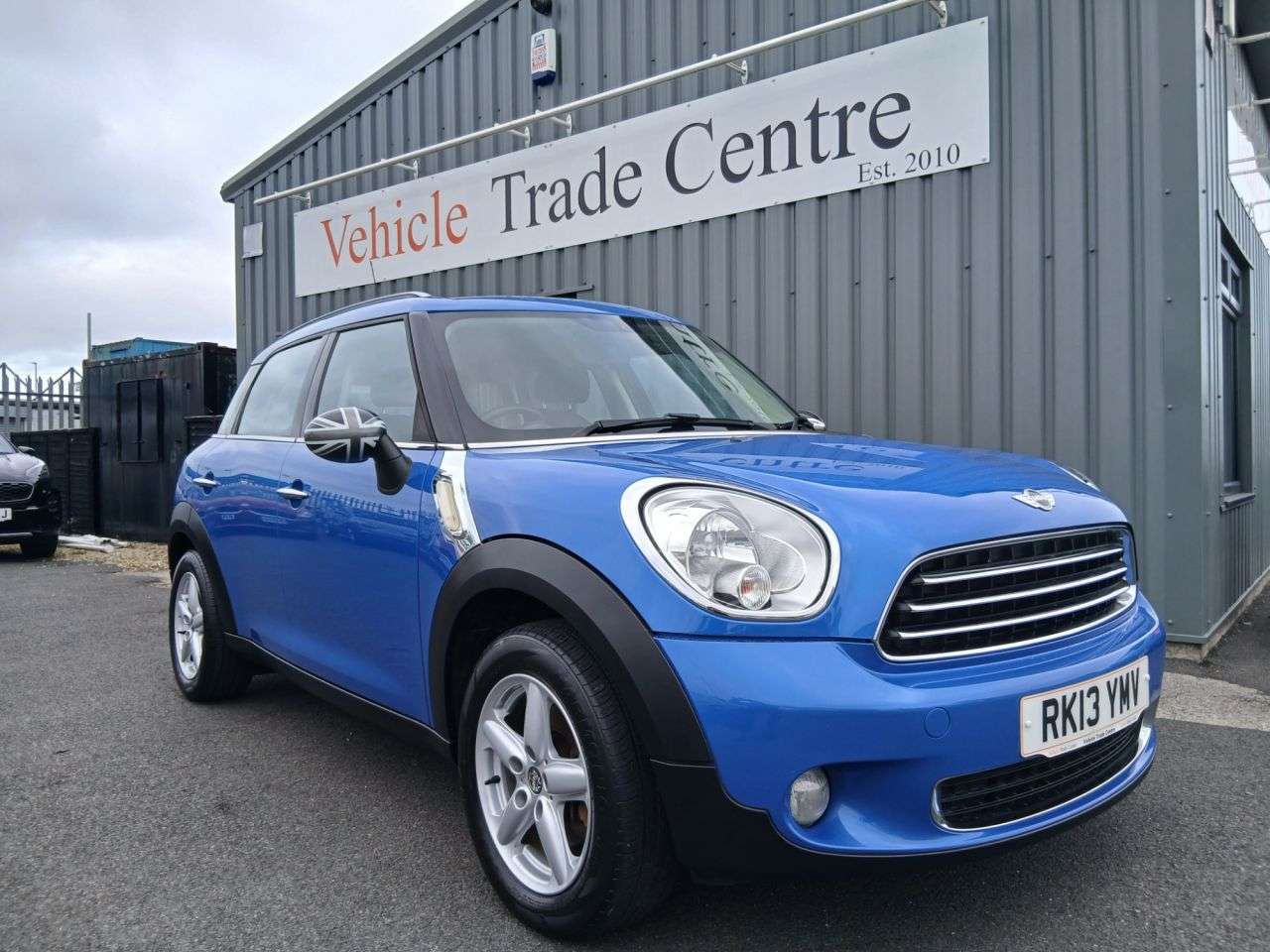 A 2013 MINI MINI COUNTRYMAN ONE A 2013 MINI MINI COUNTRYMAN ONE