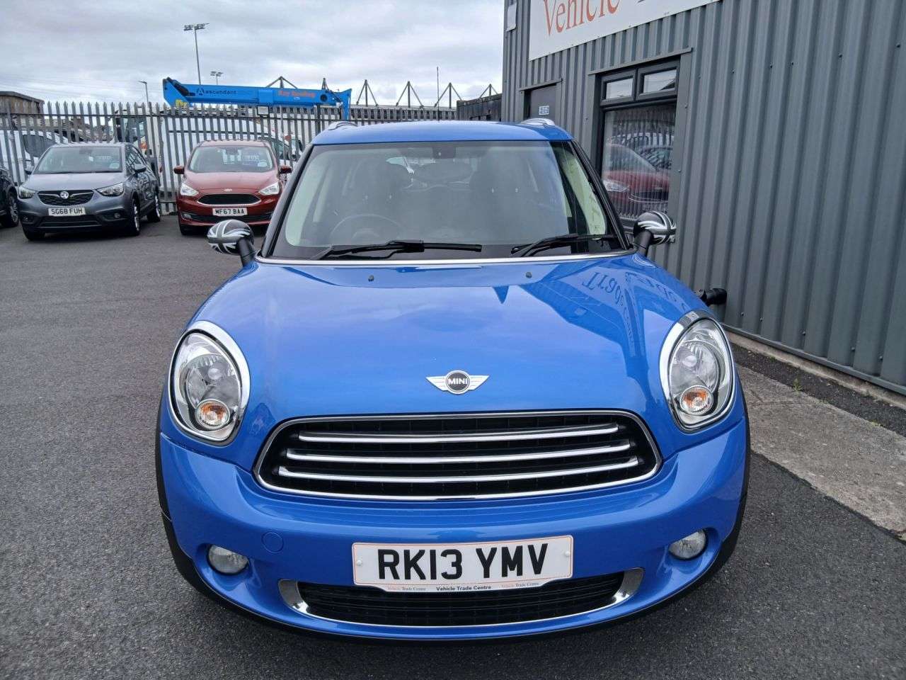 A 2013 MINI MINI COUNTRYMAN ONE A 2013 MINI MINI COUNTRYMAN ONE