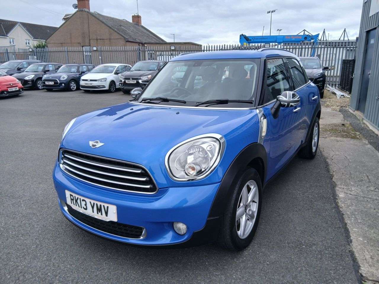 A 2013 MINI MINI COUNTRYMAN ONE A 2013 MINI MINI COUNTRYMAN ONE