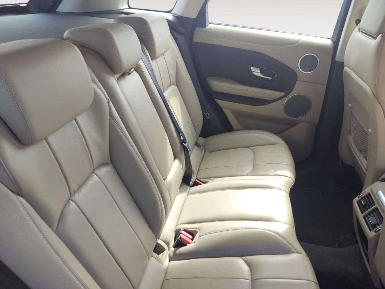 A 2015 LAND ROVER RANGE ROVER EVOQUE 2.0 ED4 SE TECH 5d 148 BHP A 2015 LAND ROVER RANGE ROVER EVOQUE 2.0 ED4 SE TECH 5d 148 BHP