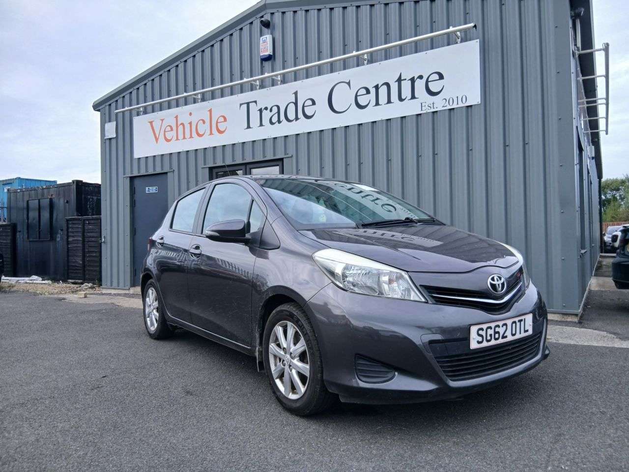 A 2012 TOYOTA YARIS 1.33 Dual VVT-i TR Hatchback 5dr Petrol Manual Euro 5 (101 ps) A 2012 TOYOTA YARIS 1.33 Dual VVT-i TR Hatchback 5dr Petrol Manual Euro 5 (101 ps)
