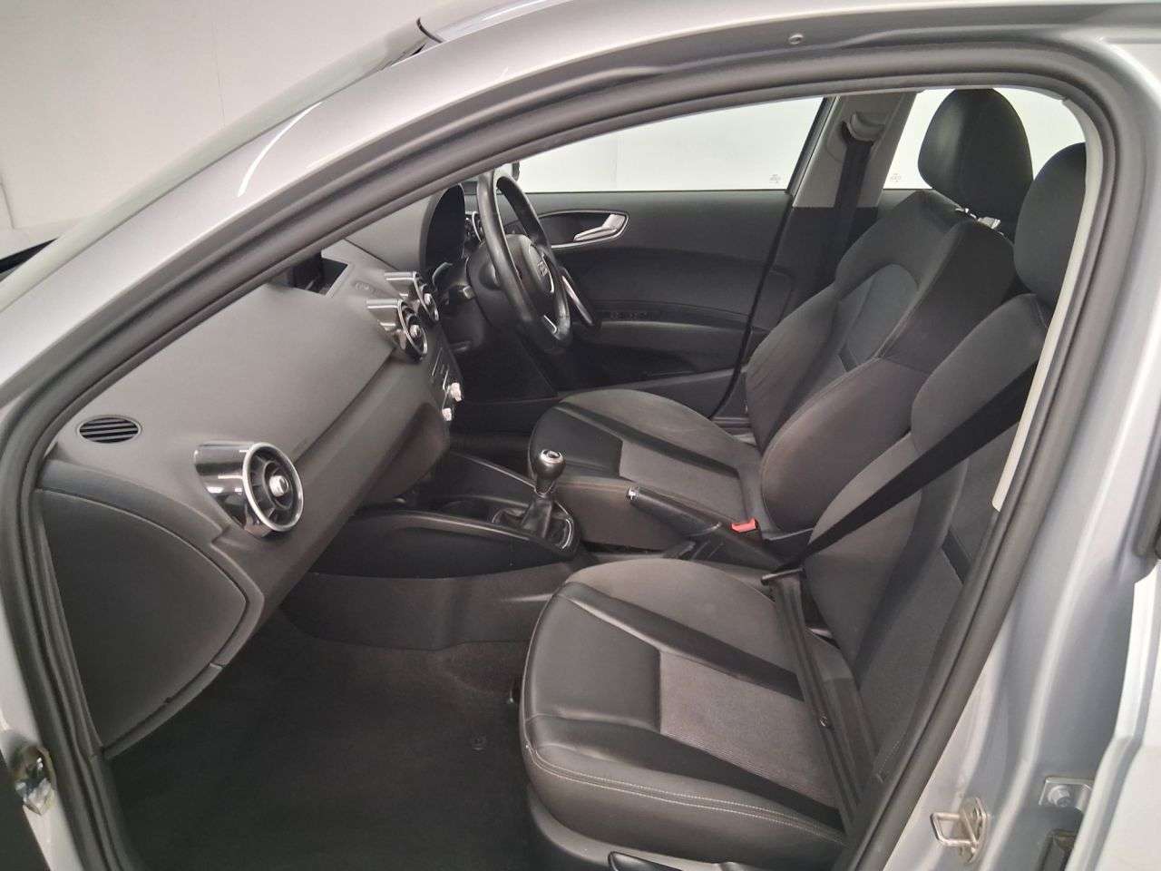 2016 AUDI A1 2016 AUDI A1