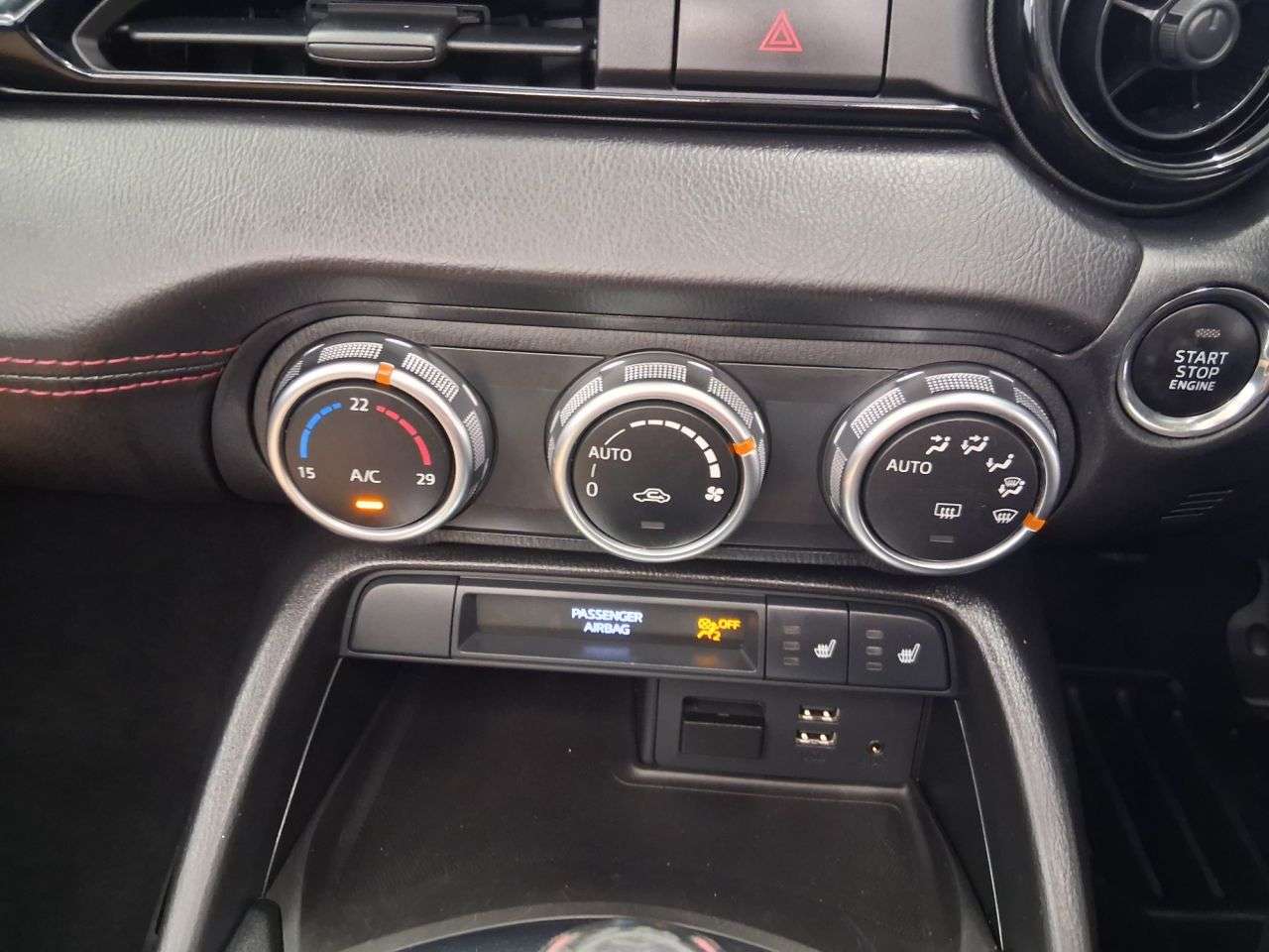 2017 MAZDA MX-5 2017 MAZDA MX-5