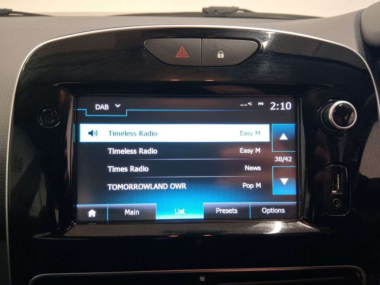 2017 RENAULT CLIO 2017 RENAULT CLIO