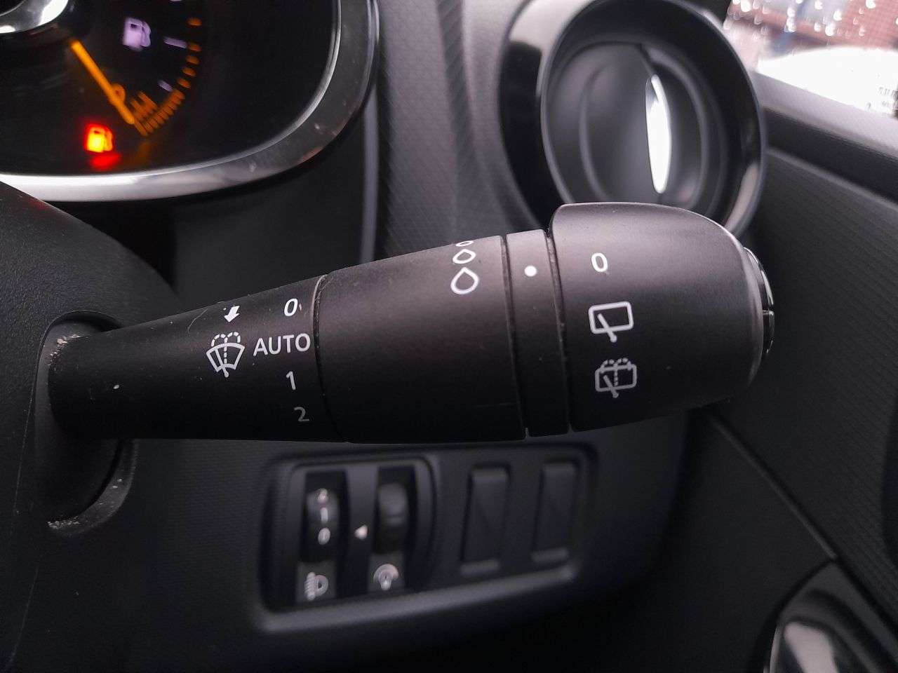 2013 RENAULT CLIO 2013 RENAULT CLIO