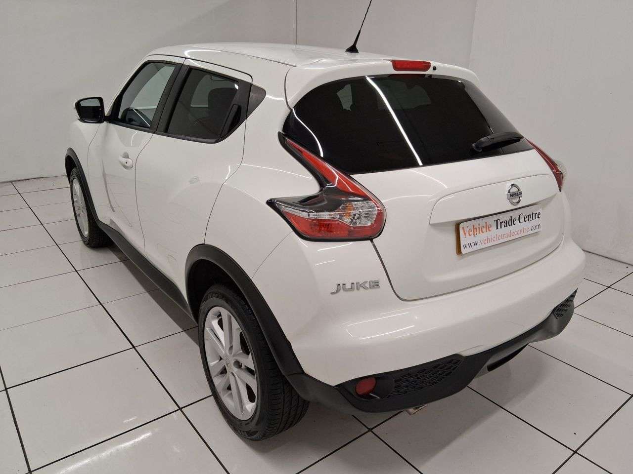 A 2017 NISSAN JUKE 1.5 dCi N-Connecta SUV 5dr Diesel Manual Euro 6 (s/s) (110 ps) A 2017 NISSAN JUKE 1.5 dCi N-Connecta SUV 5dr Diesel Manual Euro 6 (s/s) (110 ps)