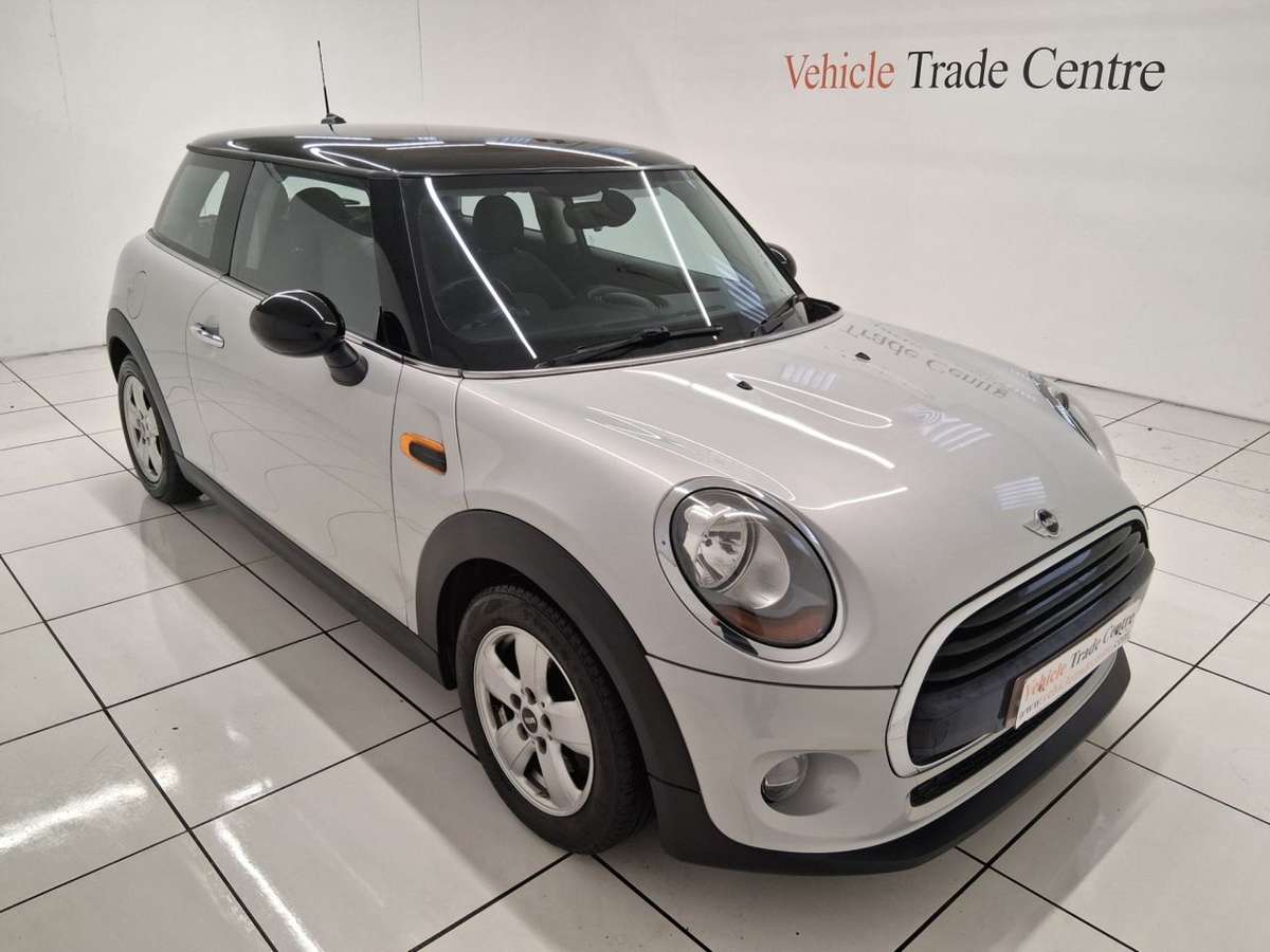 Check out this Mini Hatch 2015 Petrol Manual