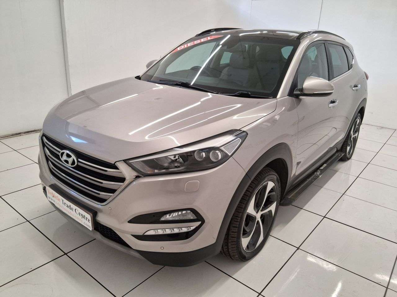 A 2017 HYUNDAI TUCSON 2.0 CRDi Premium SE SUV 5dr Diesel Manual 4WD Euro 6 (136 ps) A 2017 HYUNDAI TUCSON 2.0 CRDi Premium SE SUV 5dr Diesel Manual 4WD Euro 6 (136 ps)