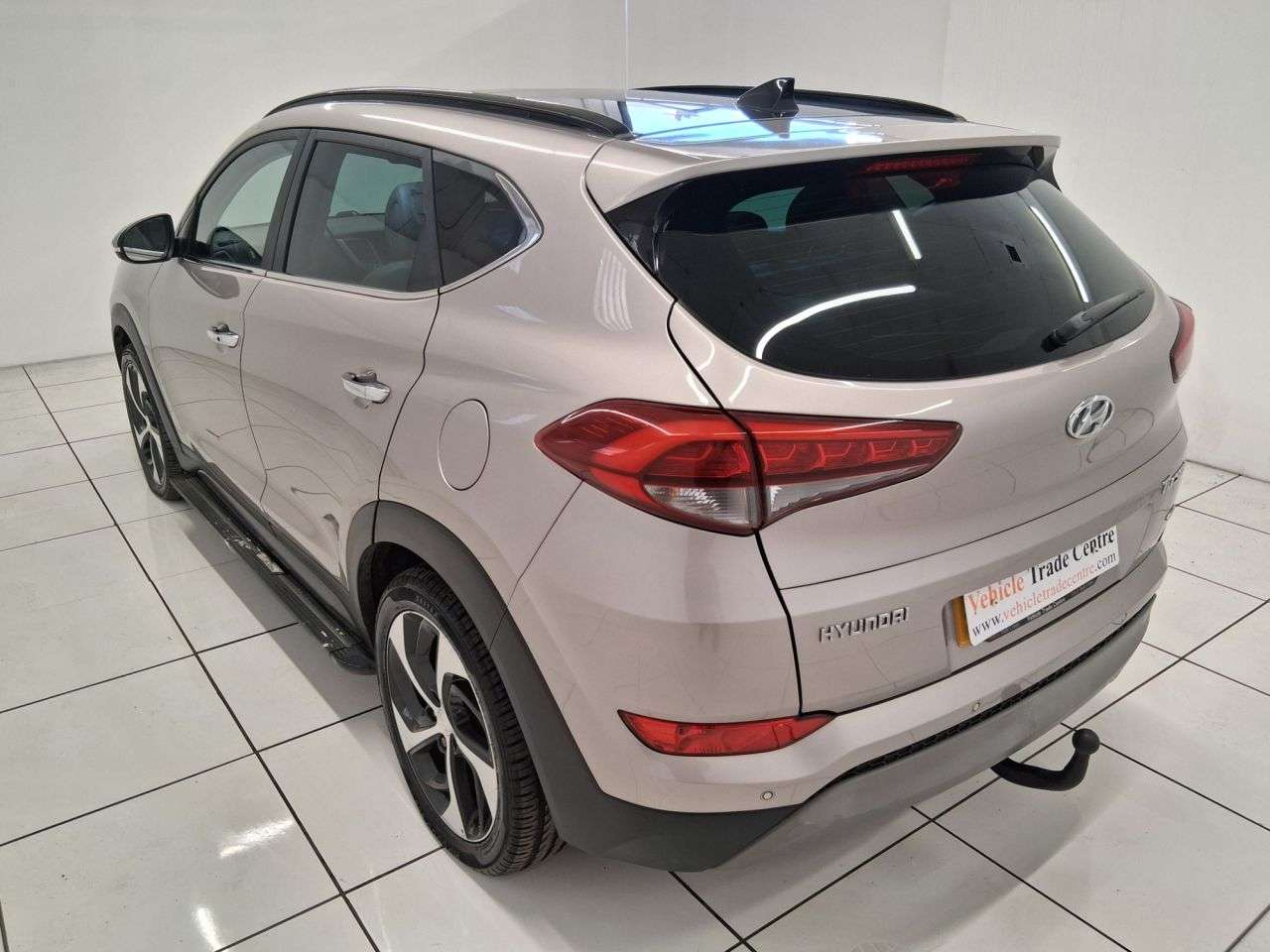 A 2017 HYUNDAI TUCSON 2.0 CRDi Premium SE SUV 5dr Diesel Manual 4WD Euro 6 (136 ps) A 2017 HYUNDAI TUCSON 2.0 CRDi Premium SE SUV 5dr Diesel Manual 4WD Euro 6 (136 ps)