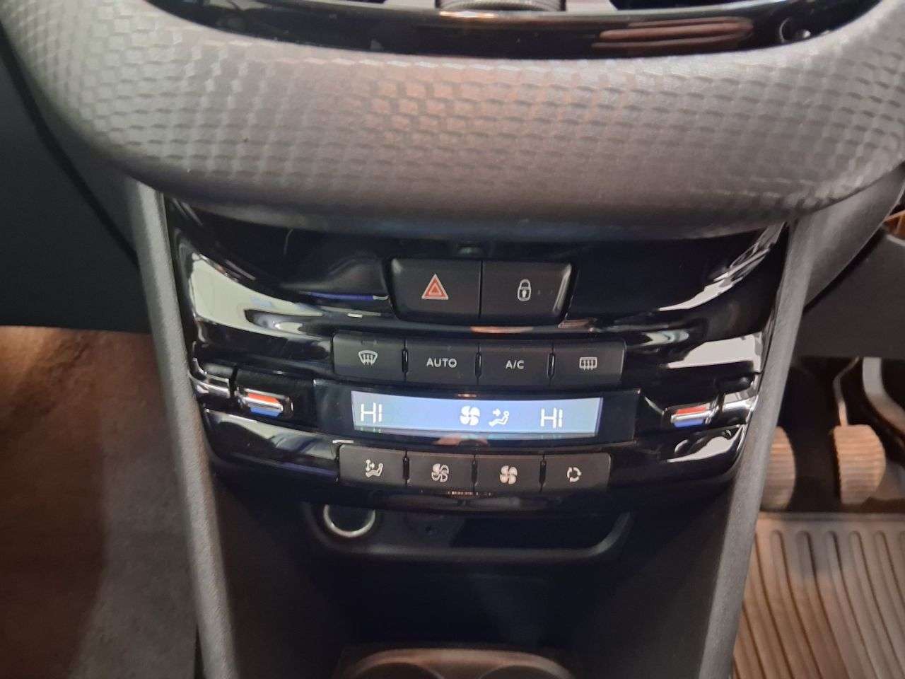 2017 PEUGEOT 2008 2017 PEUGEOT 2008