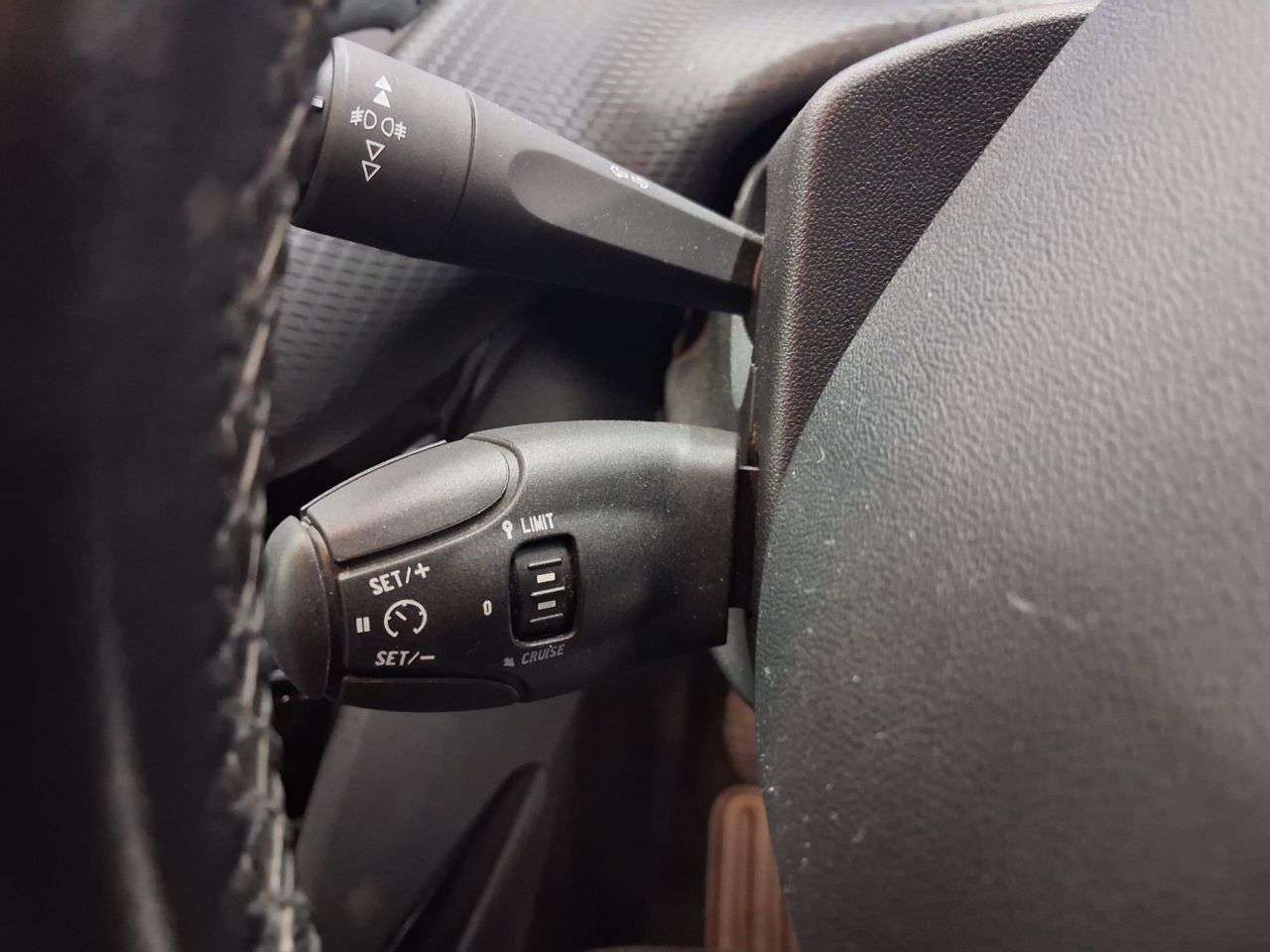 2017 PEUGEOT 2008 2017 PEUGEOT 2008