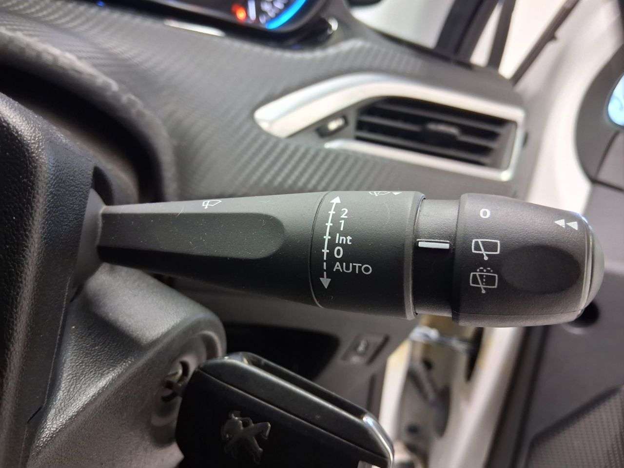 2017 PEUGEOT 2008 2017 PEUGEOT 2008