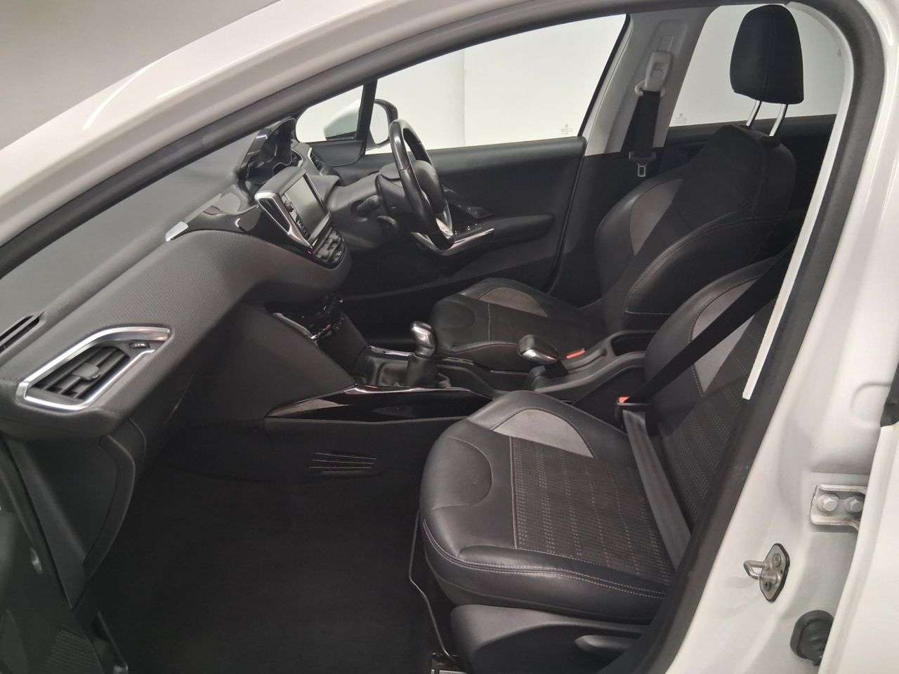 2017 PEUGEOT 2008 2017 PEUGEOT 2008