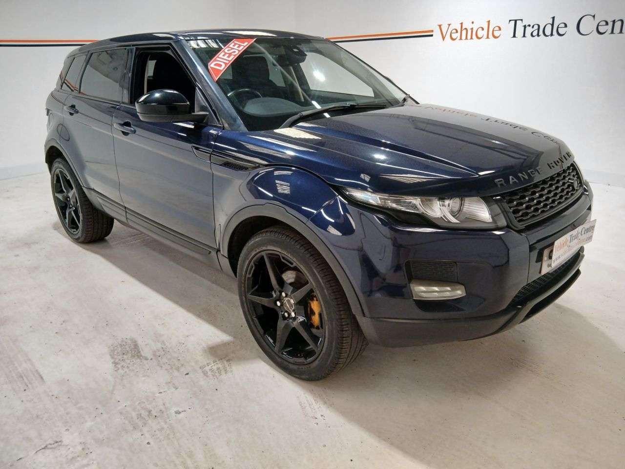 A 2014 LAND ROVER RANGE ROVER EVOQUE 2.2 eD4 Pure SUV 5dr Diesel Manual FWD Euro 5 (s/s) (150 ps) A 2014 LAND ROVER RANGE ROVER EVOQUE 2.2 eD4 Pure SUV 5dr Diesel Manual FWD Euro 5 (s/s) (150 ps)