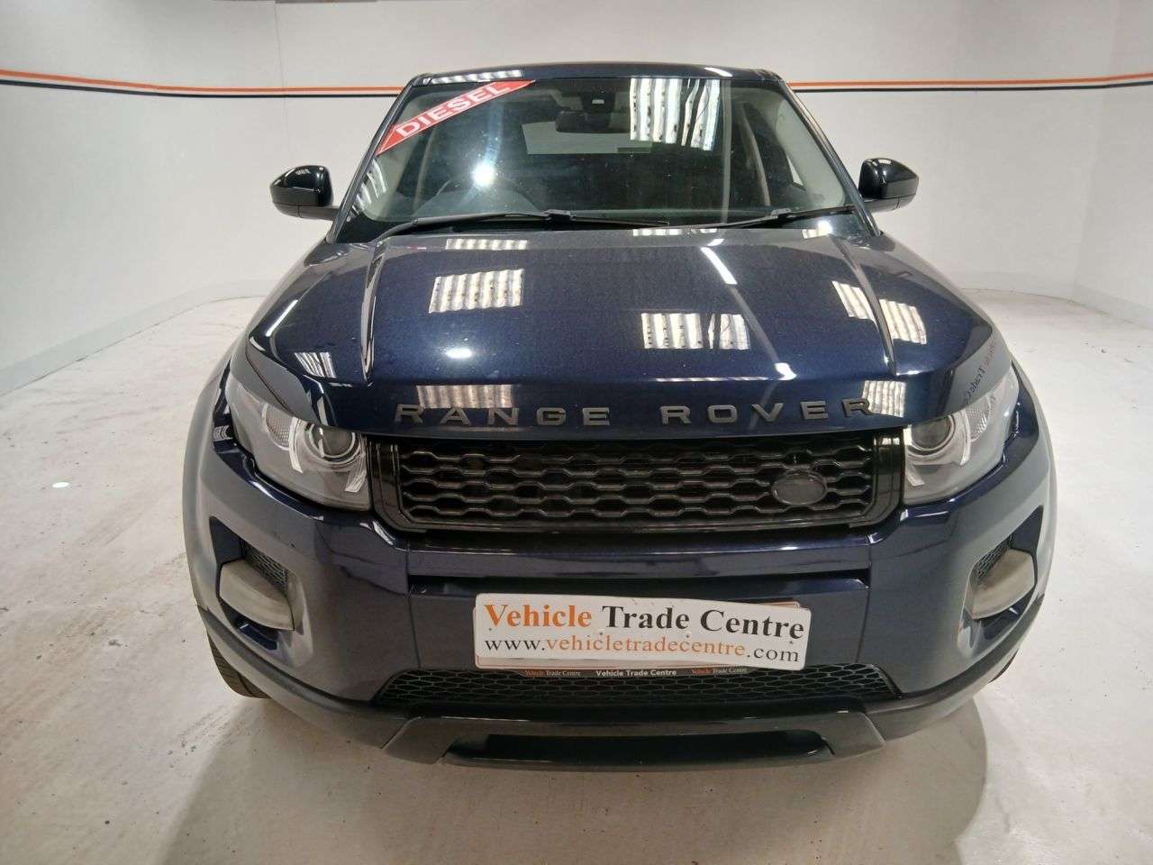A 2014 LAND ROVER RANGE ROVER EVOQUE 2.2 eD4 Pure SUV 5dr Diesel Manual FWD Euro 5 (s/s) (150 ps) A 2014 LAND ROVER RANGE ROVER EVOQUE 2.2 eD4 Pure SUV 5dr Diesel Manual FWD Euro 5 (s/s) (150 ps)