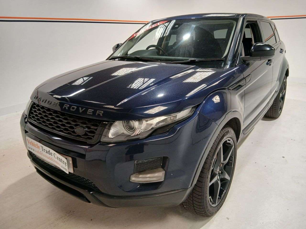 A 2014 LAND ROVER RANGE ROVER EVOQUE 2.2 eD4 Pure SUV 5dr Diesel Manual FWD Euro 5 (s/s) (150 ps) A 2014 LAND ROVER RANGE ROVER EVOQUE 2.2 eD4 Pure SUV 5dr Diesel Manual FWD Euro 5 (s/s) (150 ps)