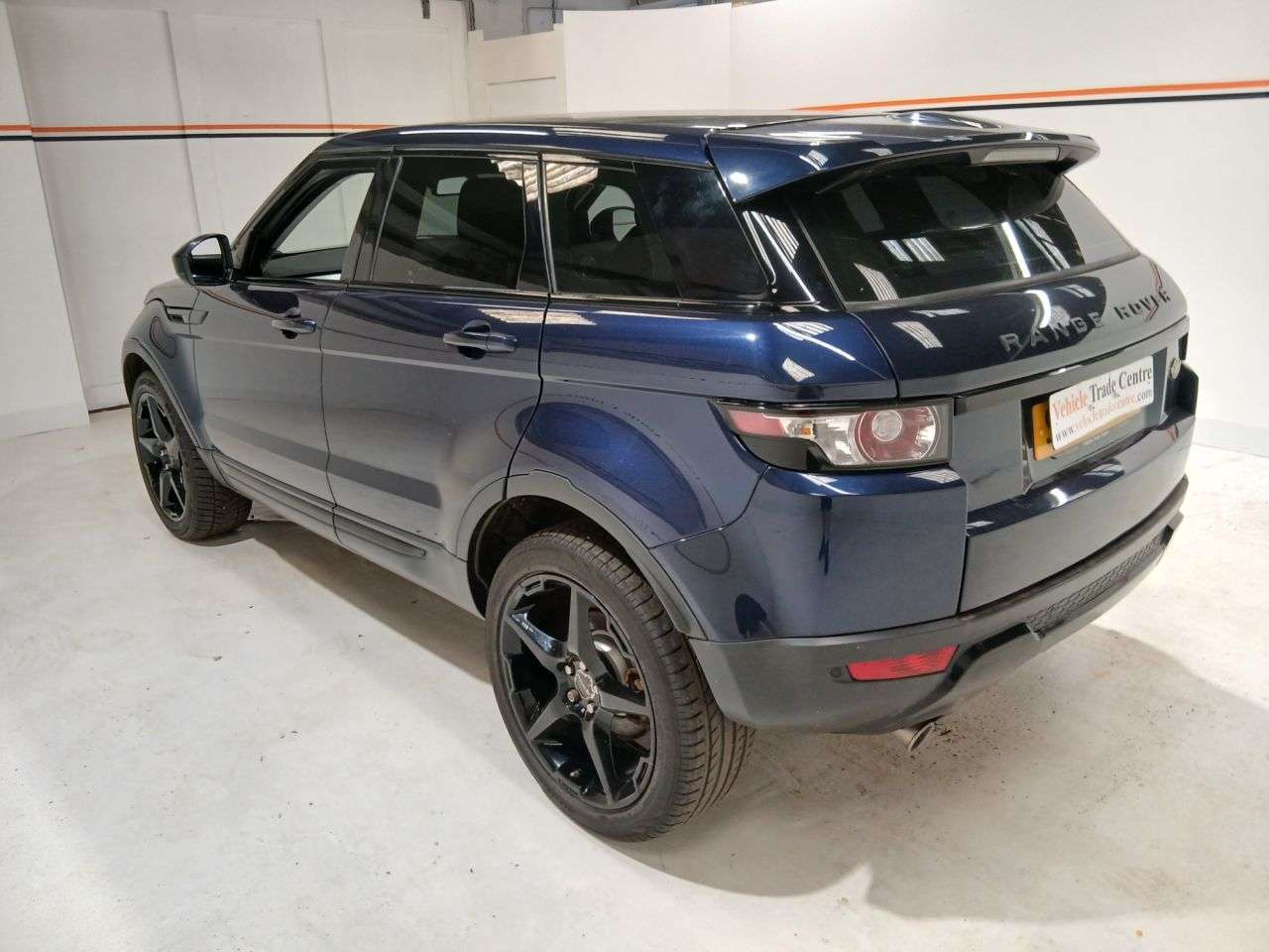 A 2014 LAND ROVER RANGE ROVER EVOQUE 2.2 eD4 Pure SUV 5dr Diesel Manual FWD Euro 5 (s/s) (150 ps) A 2014 LAND ROVER RANGE ROVER EVOQUE 2.2 eD4 Pure SUV 5dr Diesel Manual FWD Euro 5 (s/s) (150 ps)